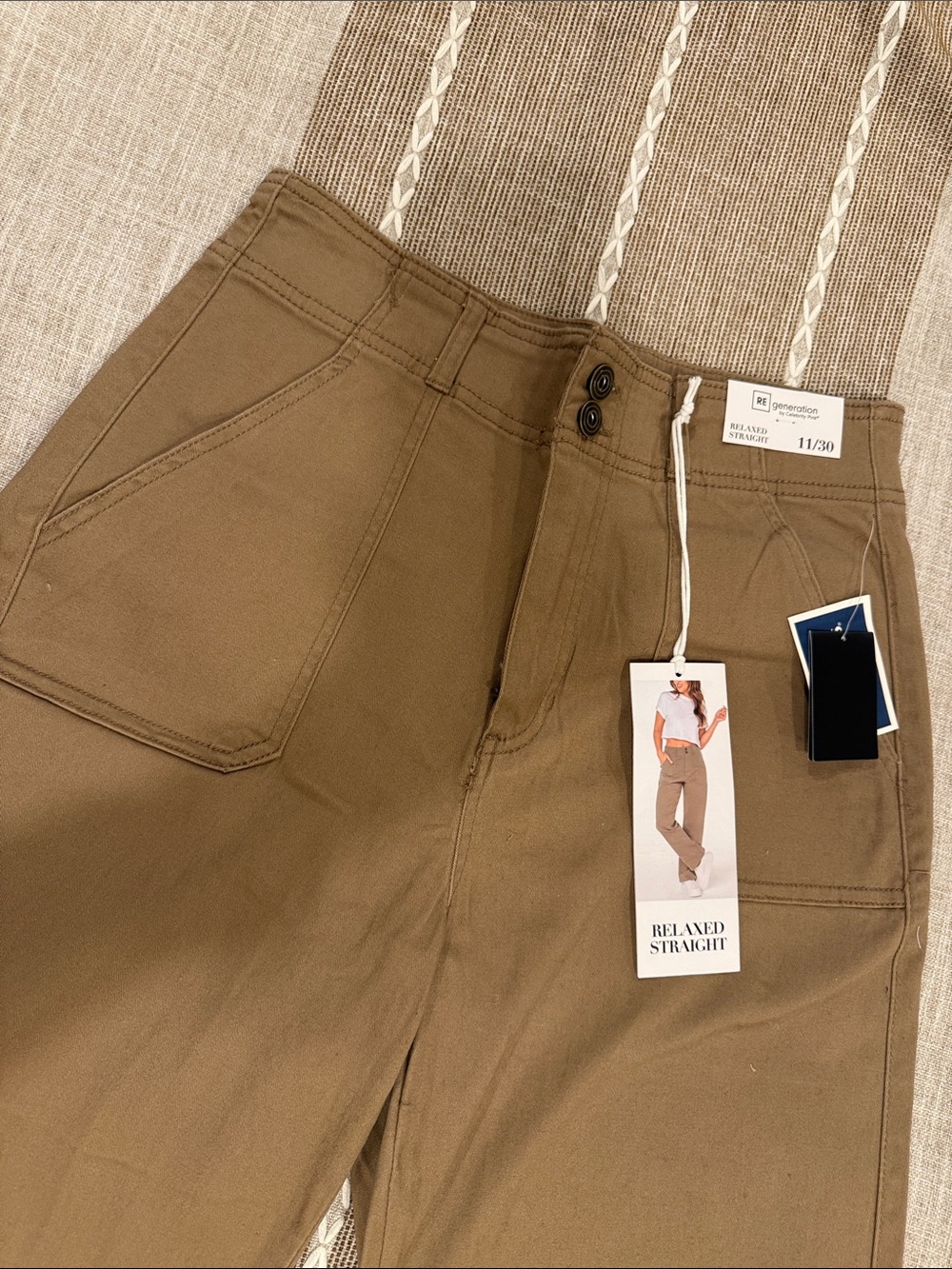 Women’s Cargo Jeans - Picture 2 of 3